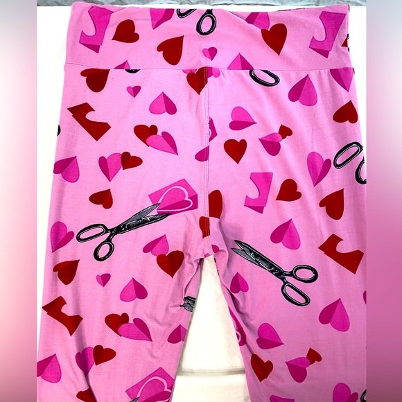 LuLaroe Leggings (T&C) NWOT 3 pr bundle pink hearts scissor red hearts fit 12-18 - Picture 4 of 16
